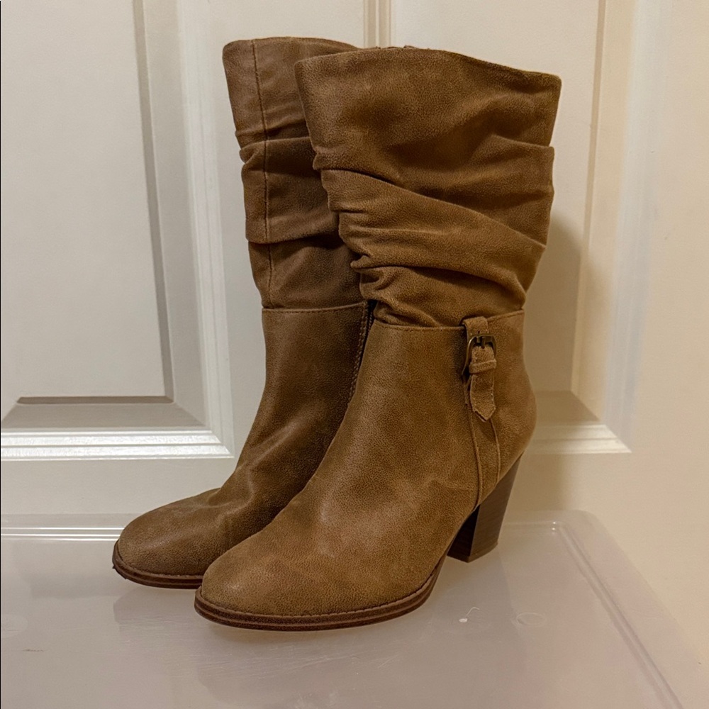 Suede slouchy heeled boots